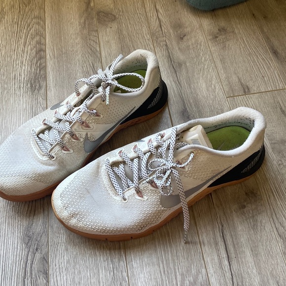 NIKE METCOIN WHITE AND PINK SIZE 11 - Picture 1 of 3